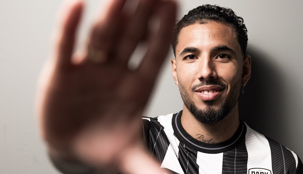 A generic square placeholder image with rounded corners in a figure.