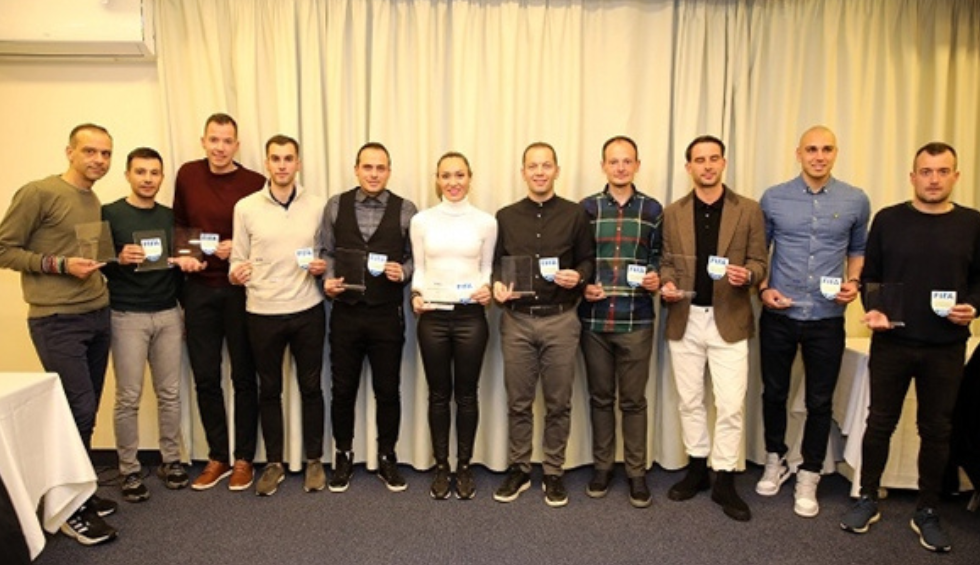 A generic square placeholder image with rounded corners in a figure.