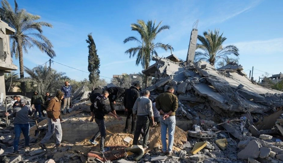 A generic square placeholder image with rounded corners in a figure.