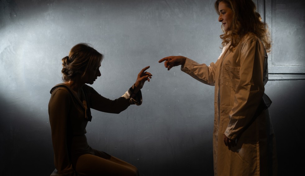 A generic square placeholder image with rounded corners in a figure.