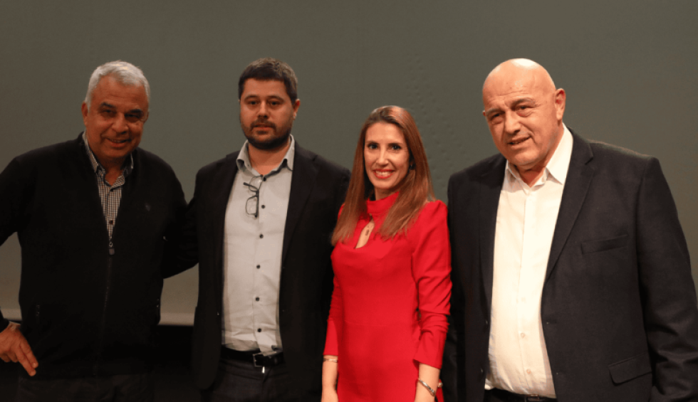 A generic square placeholder image with rounded corners in a figure.