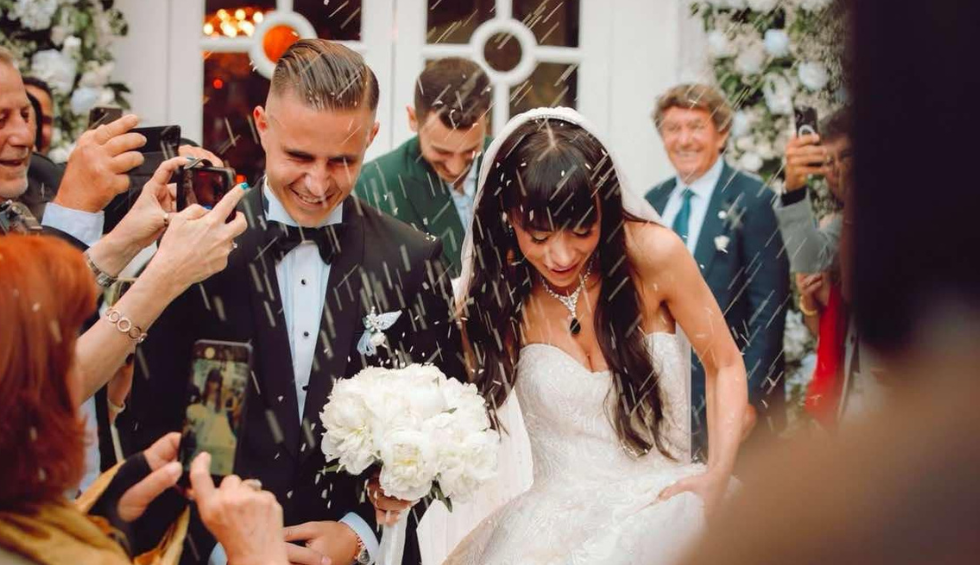 A generic square placeholder image with rounded corners in a figure.