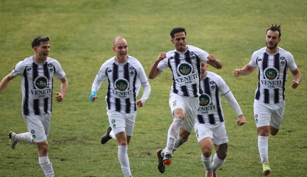 A generic square placeholder image with rounded corners in a figure.