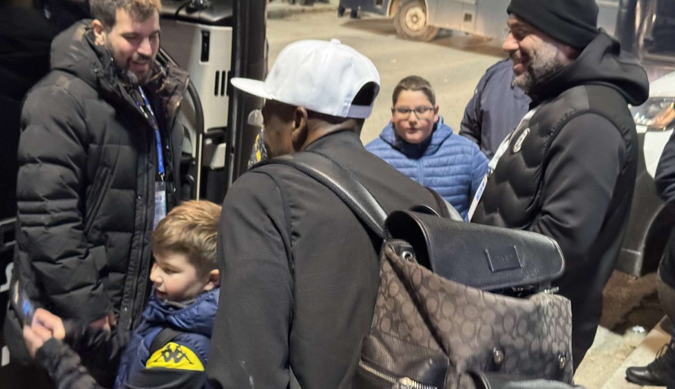 A generic square placeholder image with rounded corners in a figure.