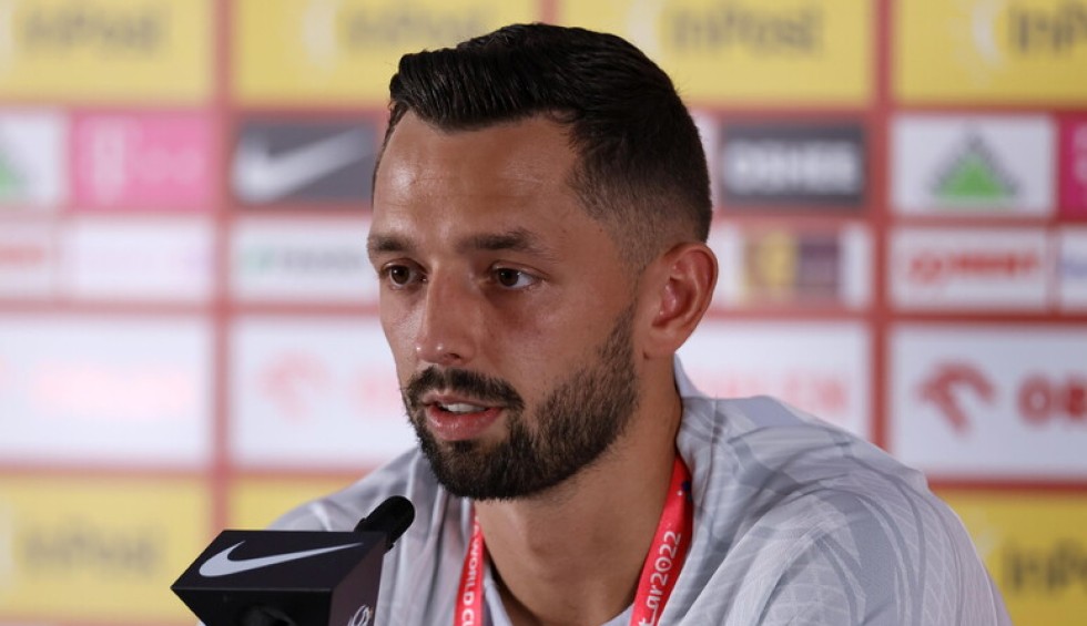 A generic square placeholder image with rounded corners in a figure.