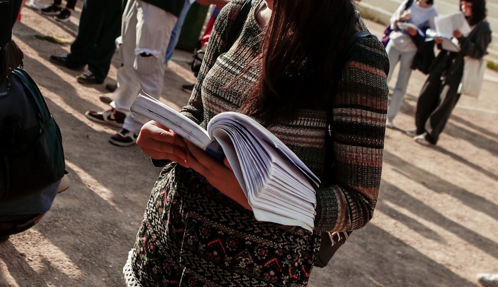 A generic square placeholder image with rounded corners in a figure.