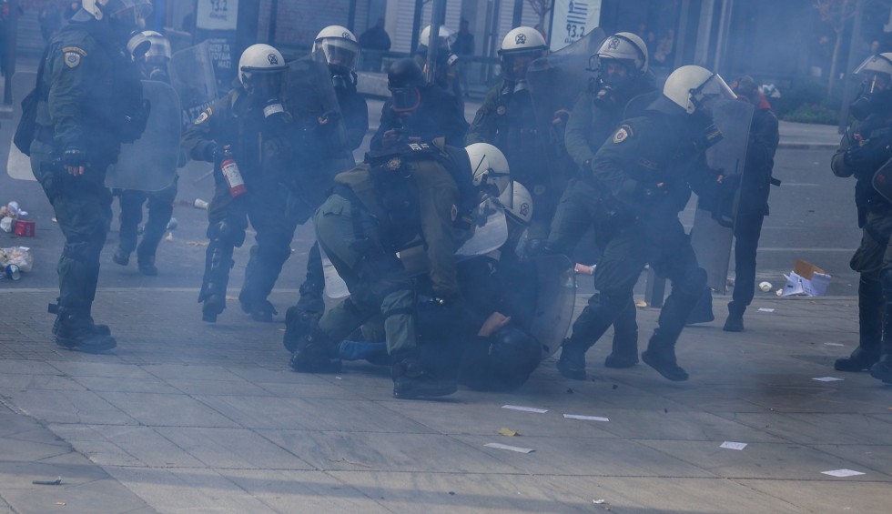 A generic square placeholder image with rounded corners in a figure.