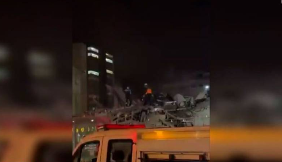 A generic square placeholder image with rounded corners in a figure.