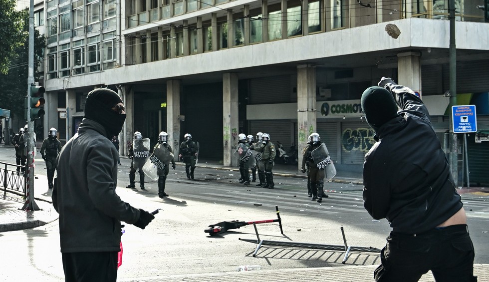 A generic square placeholder image with rounded corners in a figure.