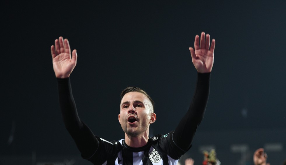 A generic square placeholder image with rounded corners in a figure.