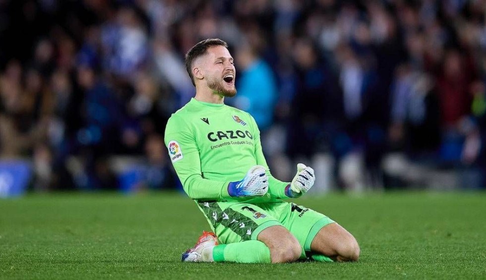 A generic square placeholder image with rounded corners in a figure.