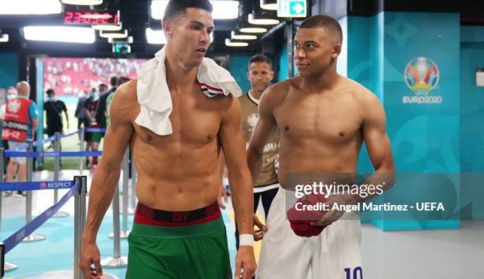 A generic square placeholder image with rounded corners in a figure.