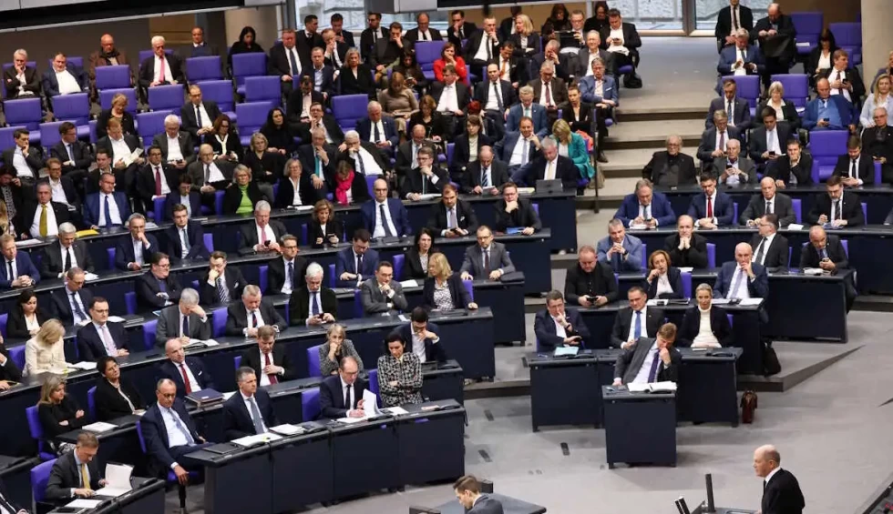 A generic square placeholder image with rounded corners in a figure.