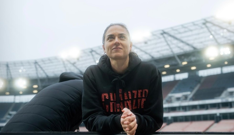 A generic square placeholder image with rounded corners in a figure.