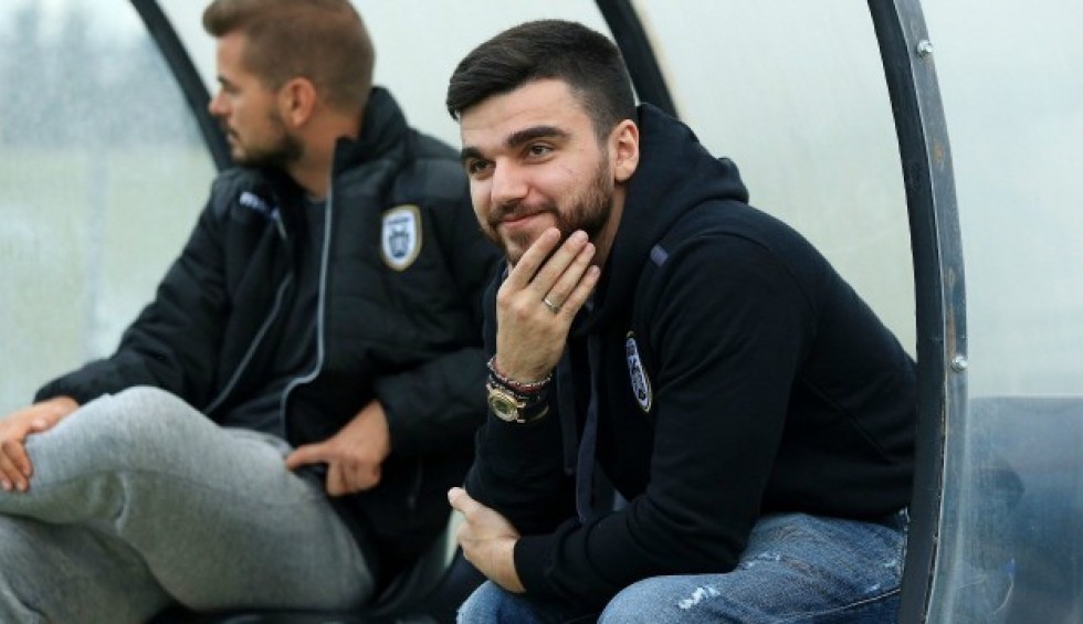 A generic square placeholder image with rounded corners in a figure.