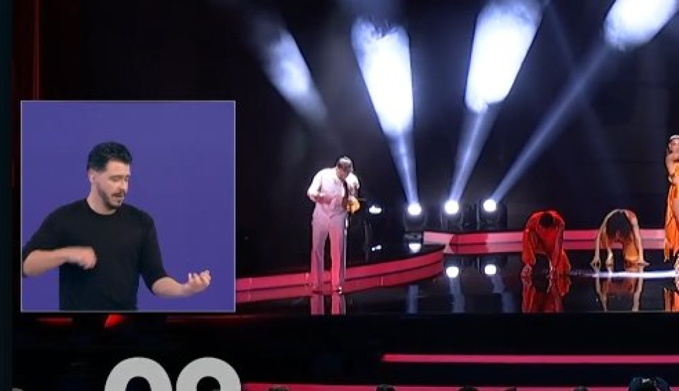 A generic square placeholder image with rounded corners in a figure.