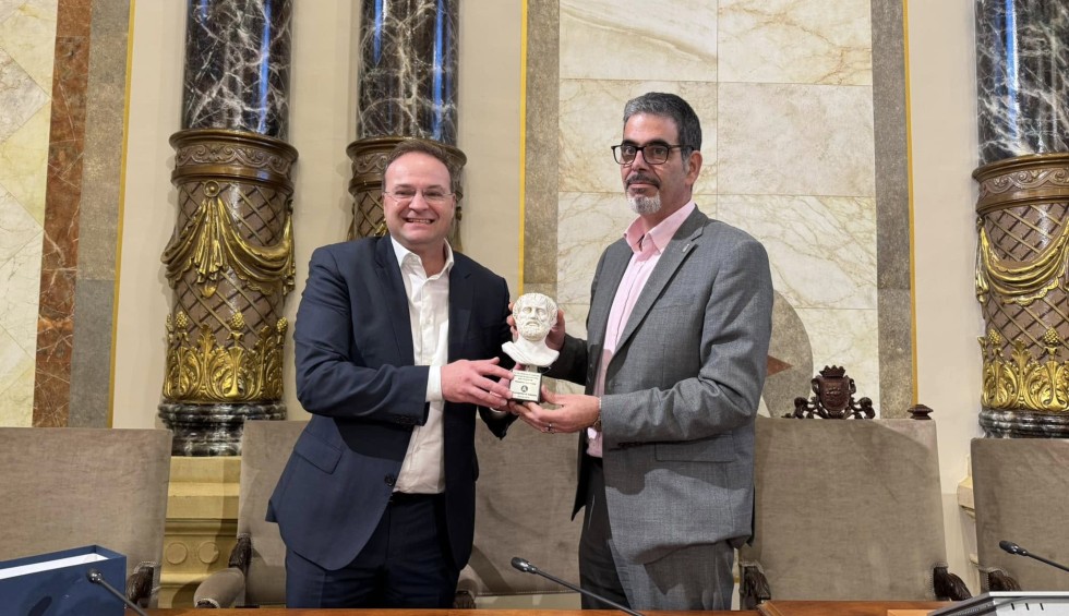 A generic square placeholder image with rounded corners in a figure.