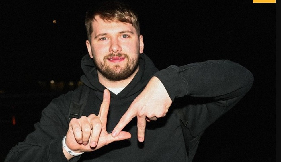 15 και να...«καίνε» τα οχήματα του Ντόντσιτς - Lamborghini και Porsche στη συλλογή του