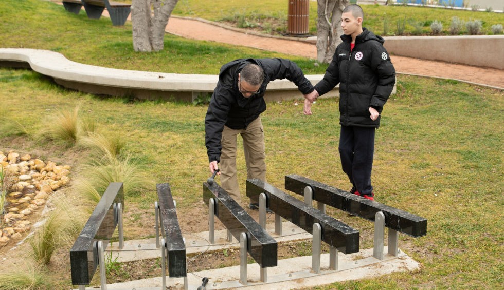 A generic square placeholder image with rounded corners in a figure.