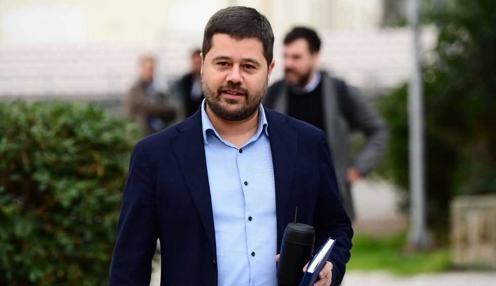 A generic square placeholder image with rounded corners in a figure.