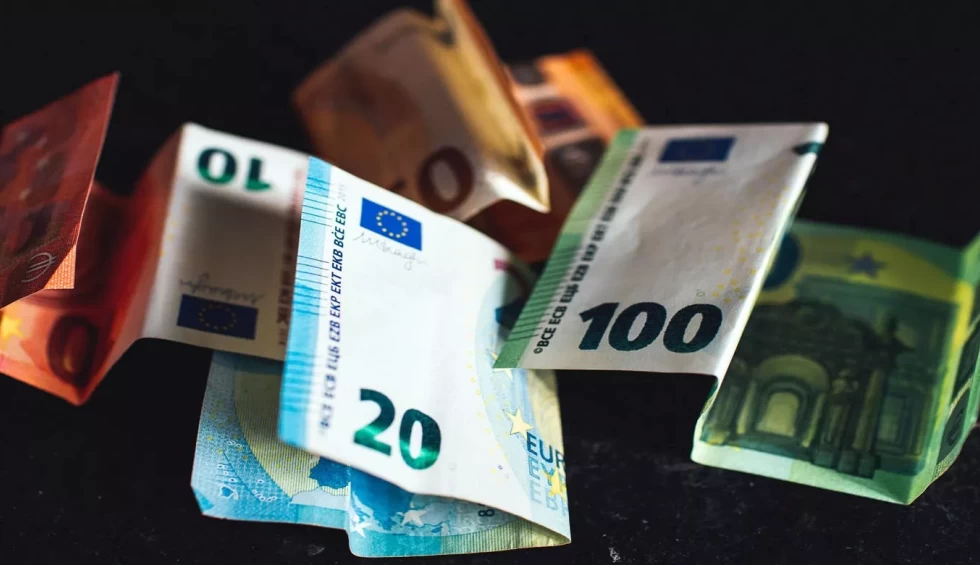 A generic square placeholder image with rounded corners in a figure.