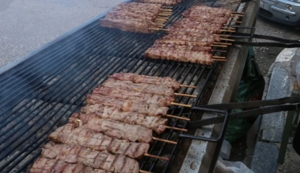 A generic square placeholder image with rounded corners in a figure.