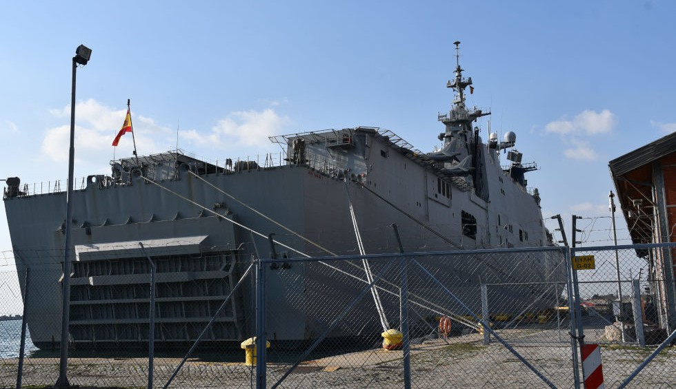 A generic square placeholder image with rounded corners in a figure.