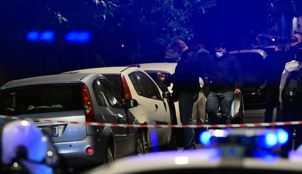 A generic square placeholder image with rounded corners in a figure.