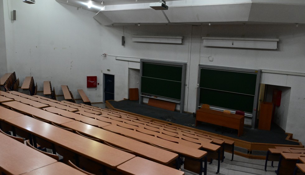 A generic square placeholder image with rounded corners in a figure.