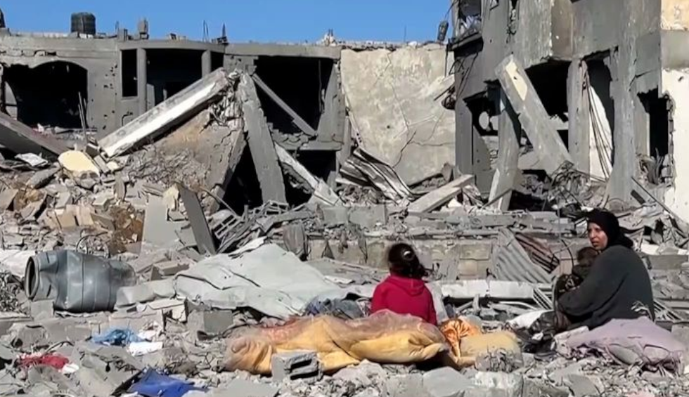 A generic square placeholder image with rounded corners in a figure.