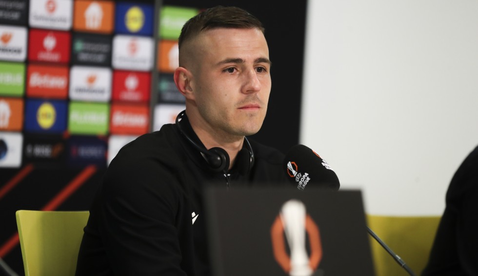 A generic square placeholder image with rounded corners in a figure.