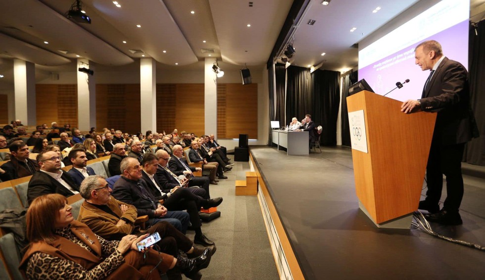 A generic square placeholder image with rounded corners in a figure.