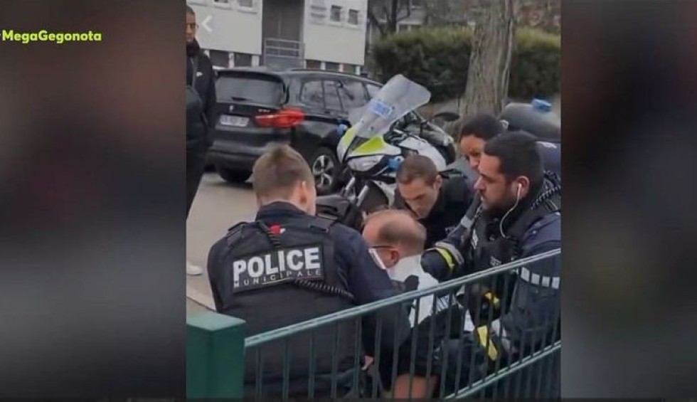 A generic square placeholder image with rounded corners in a figure.