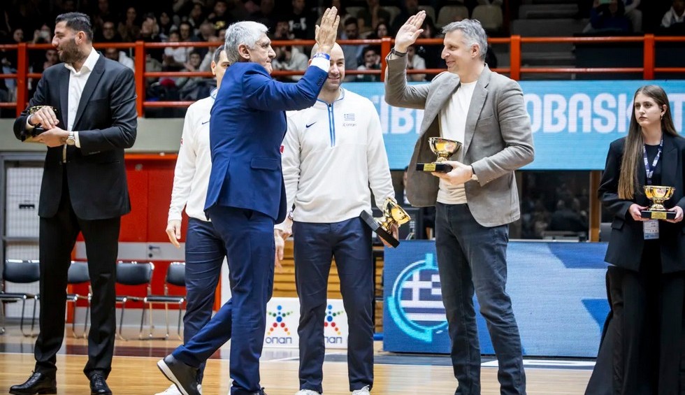 A generic square placeholder image with rounded corners in a figure.