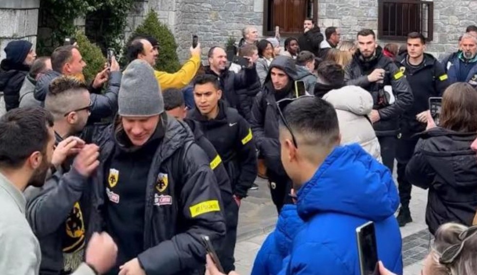 A generic square placeholder image with rounded corners in a figure.