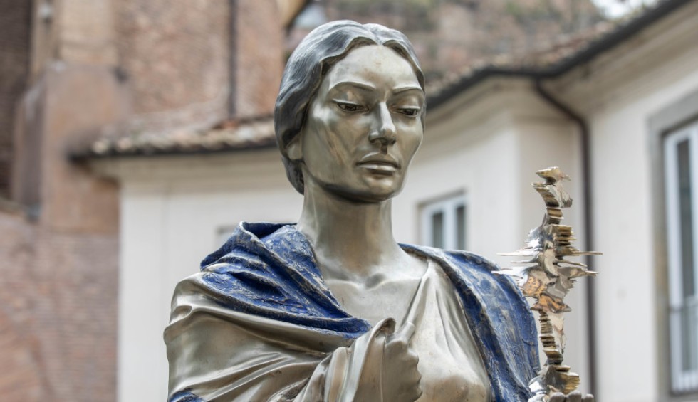 A generic square placeholder image with rounded corners in a figure.