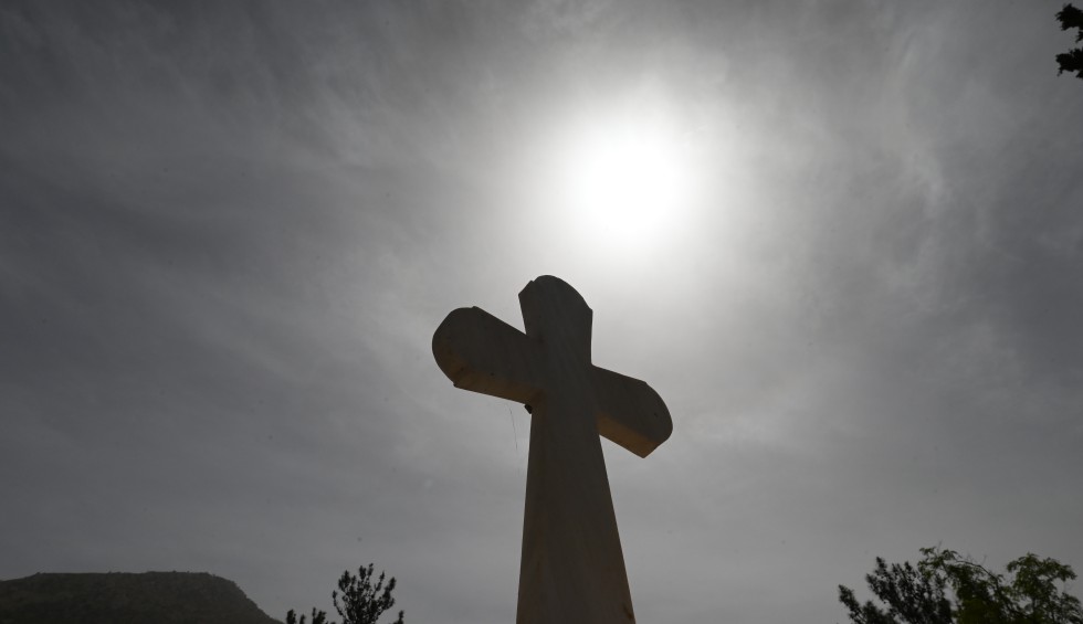 A generic square placeholder image with rounded corners in a figure.