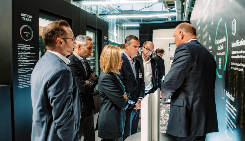 A generic square placeholder image with rounded corners in a figure.