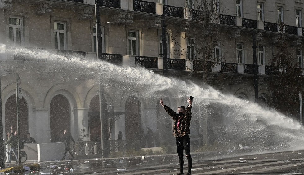 A generic square placeholder image with rounded corners in a figure.