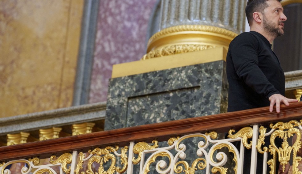 A generic square placeholder image with rounded corners in a figure.