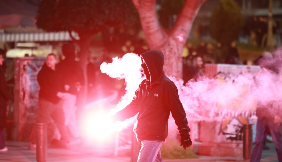 A generic square placeholder image with rounded corners in a figure.