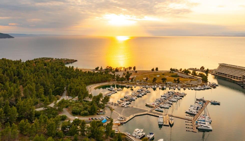 A generic square placeholder image with rounded corners in a figure.