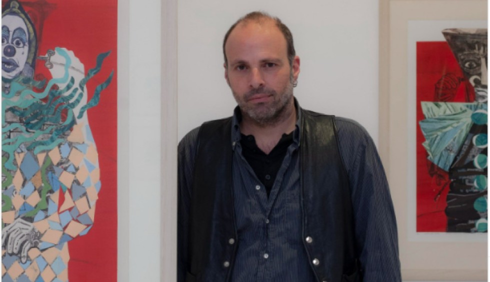 A generic square placeholder image with rounded corners in a figure.