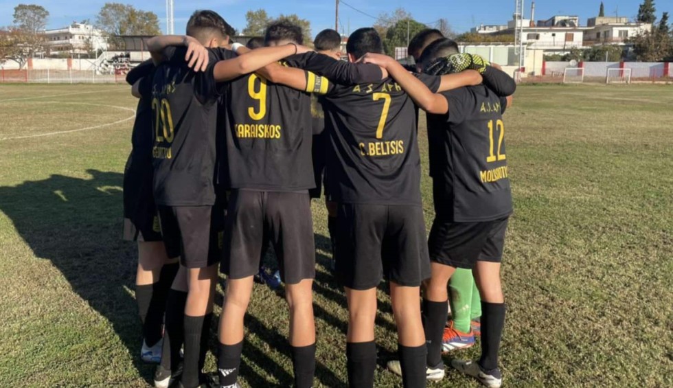 A generic square placeholder image with rounded corners in a figure.