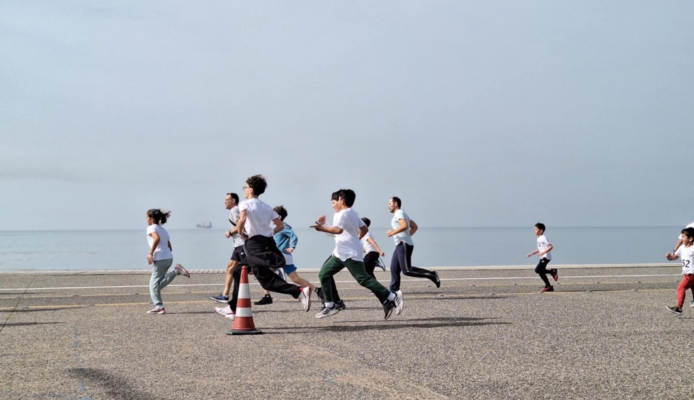 A generic square placeholder image with rounded corners in a figure.