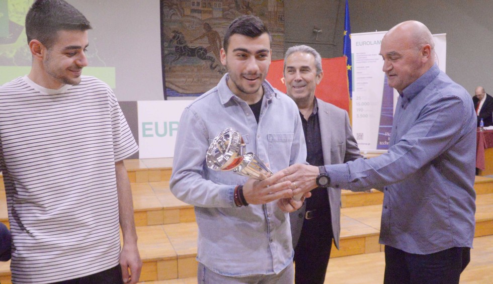 A generic square placeholder image with rounded corners in a figure.