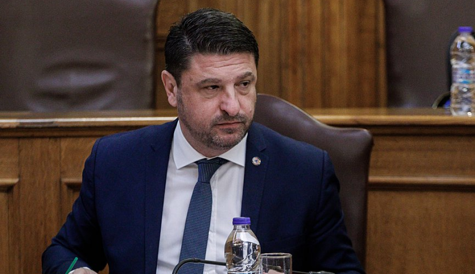 A generic square placeholder image with rounded corners in a figure.