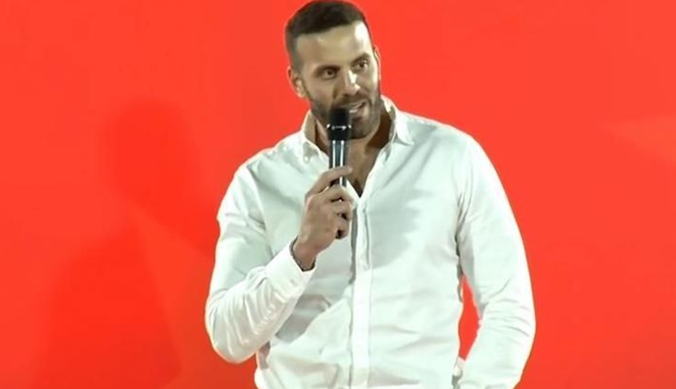 A generic square placeholder image with rounded corners in a figure.