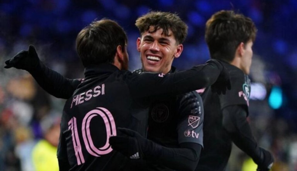 A generic square placeholder image with rounded corners in a figure.