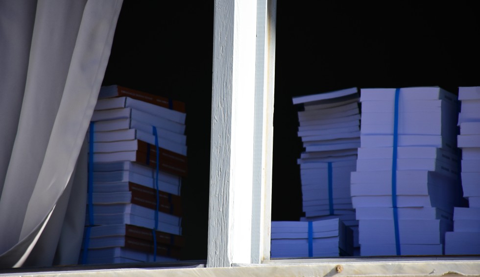 A generic square placeholder image with rounded corners in a figure.